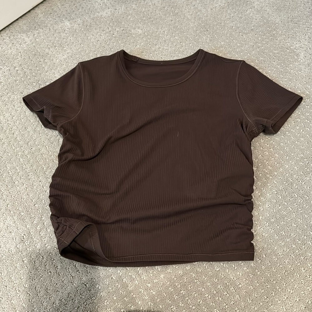 Brown Lululemon crop top with side ruching size 6